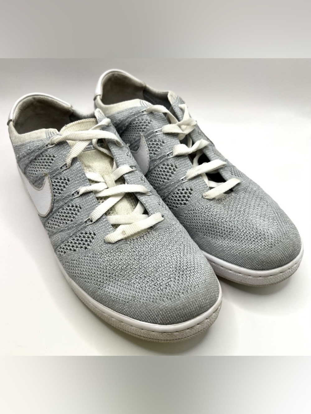 Nike Gray Flyknit Low-Top Sneakers with White Swoosh, Mens Size:11.5